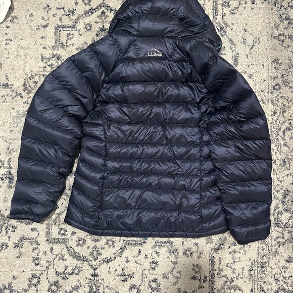 NEW L.L. Bean Women's Ultralight 850 Down Hooded Jacket - Picture 6 of 9